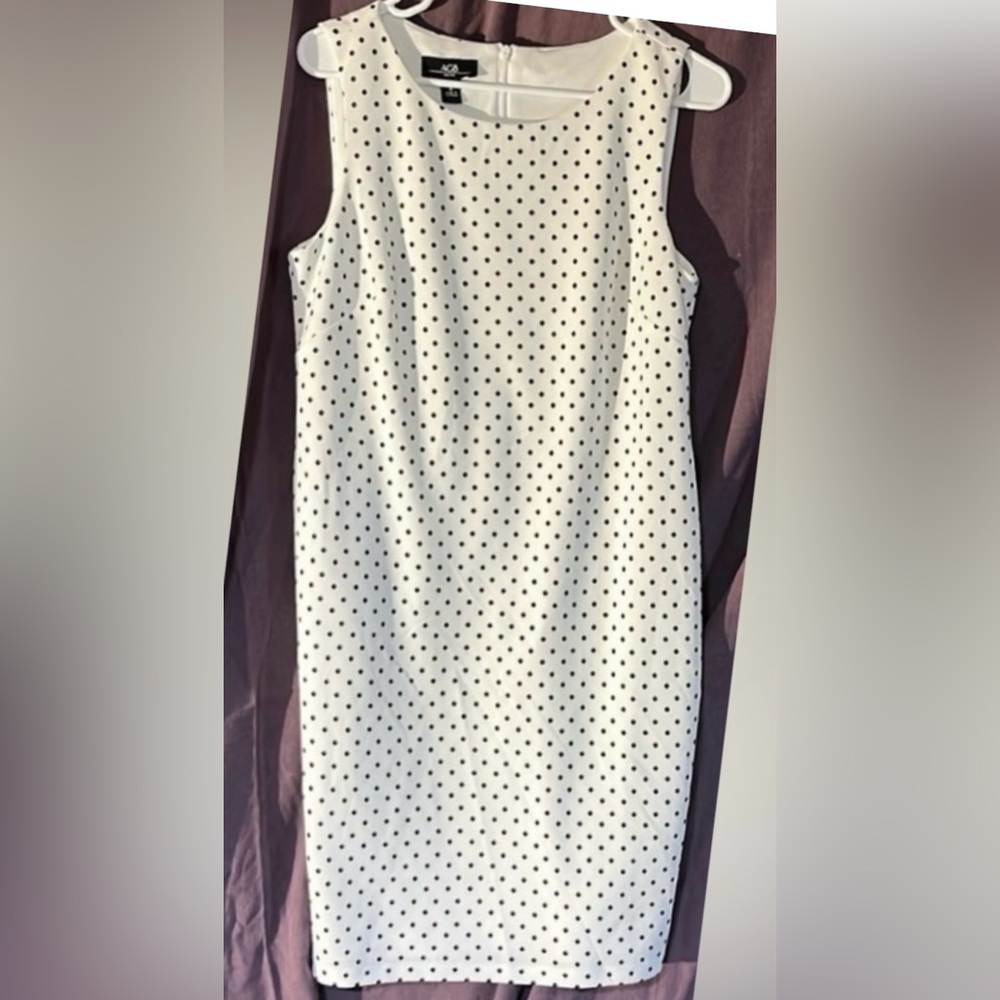 White w/ black polka dots sheath or A-line dress, full-lined sz8 AGB. Like new.